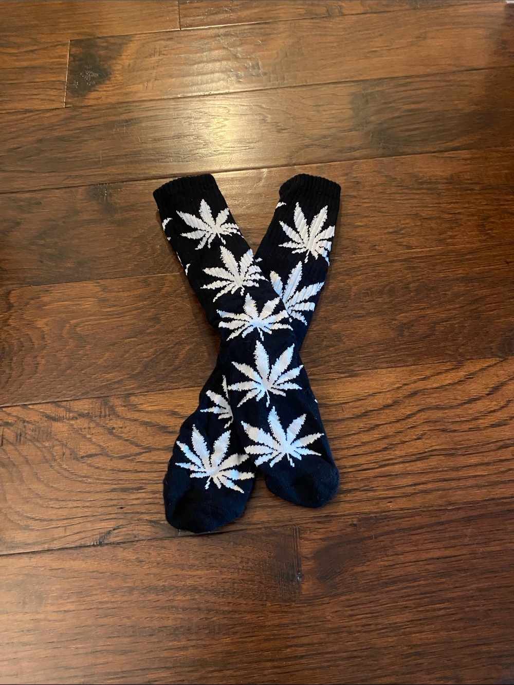 Brand new HUF Black Crew Socks with White Leaf Pattern